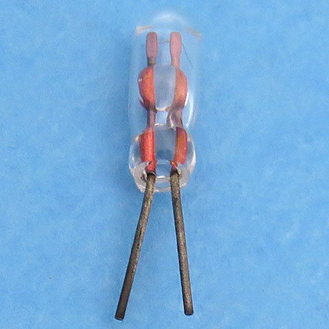 LMM-1 1.35V .32A 320mA BiPin Maglite Light Bulb